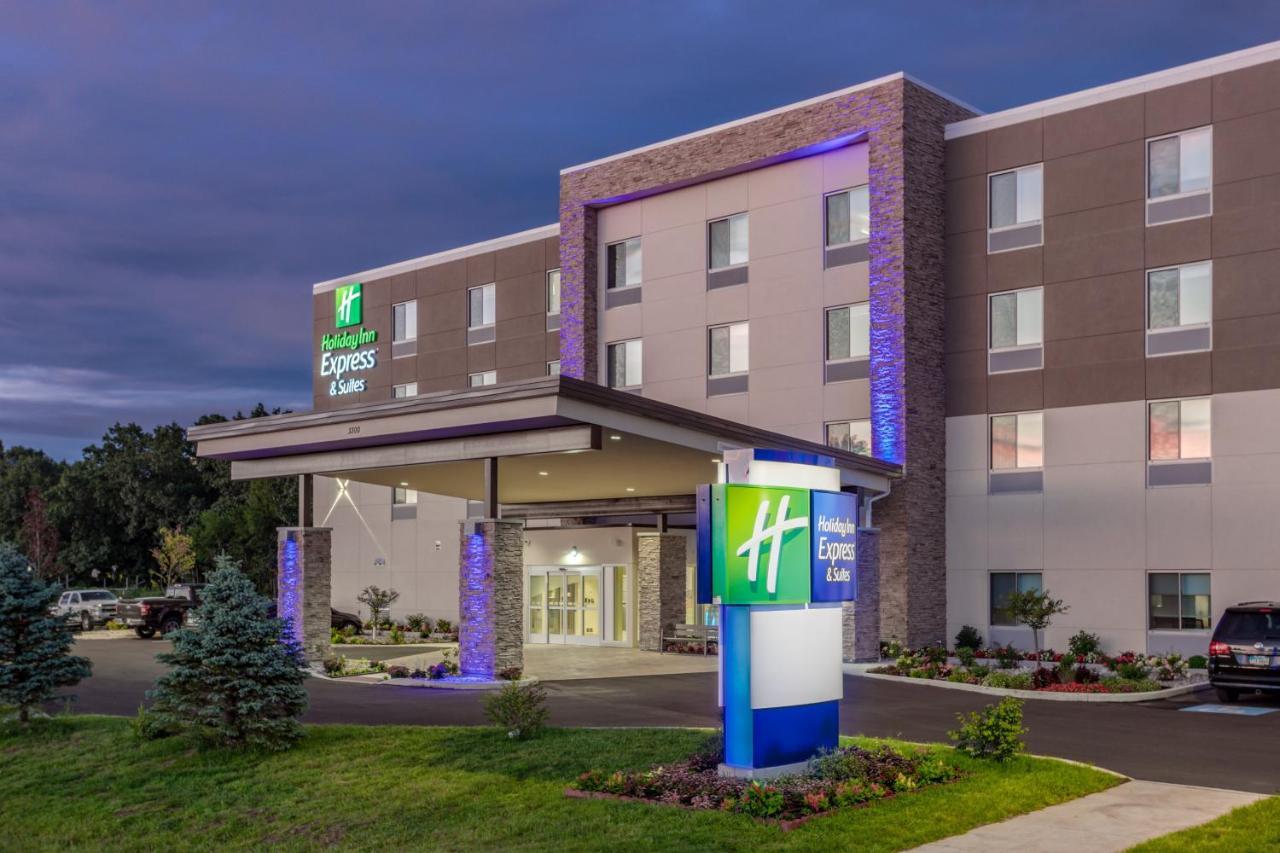 Holiday Inn Express & Suites - Elkhart North, An Ihg Hotel Exterior photo