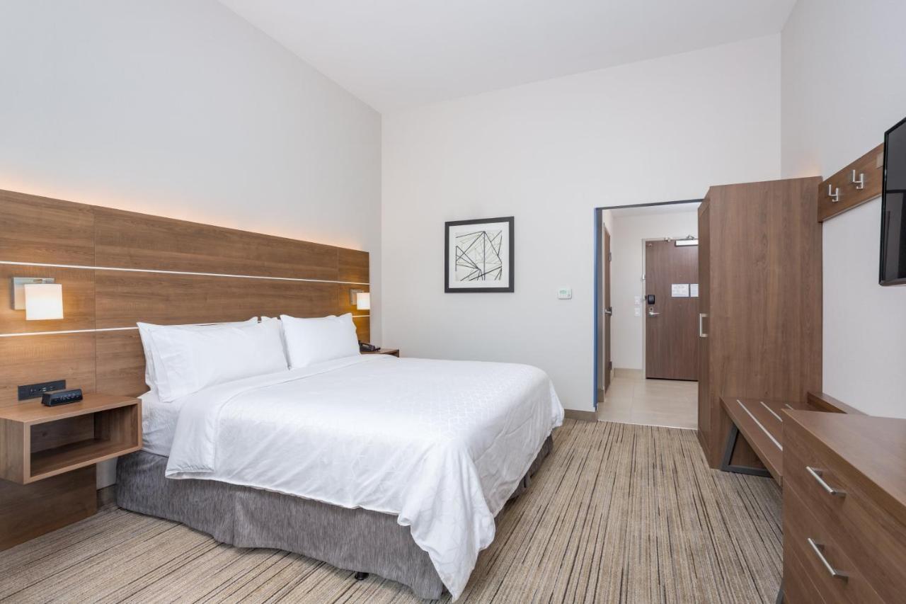 Holiday Inn Express & Suites - Elkhart North, An Ihg Hotel Room photo